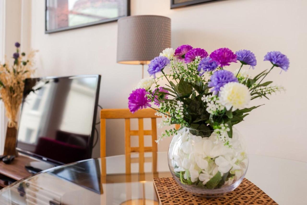 Cozy 2 Bedroom Apartment At Heart Of The Edinburgh Edimburgo Exterior foto